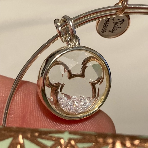 DISNEY EXPANDABLE CHARM BRACLET MICKEY FOREVER NWT IN BOX - Picture 4 of 5